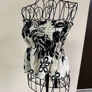 Floral tube top one size in black and white flowers